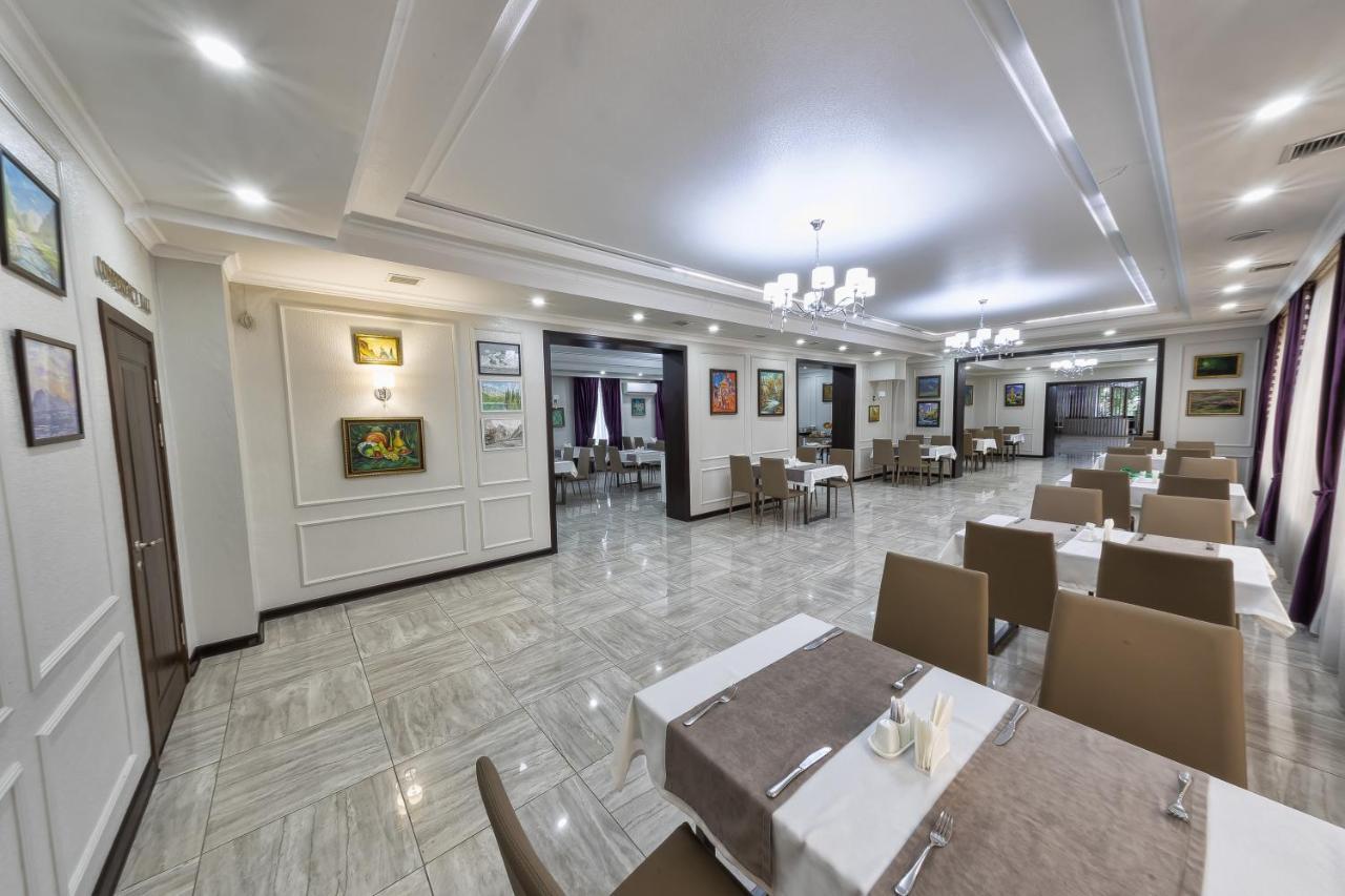 Osh Grand Hotel Chavo Exterior foto